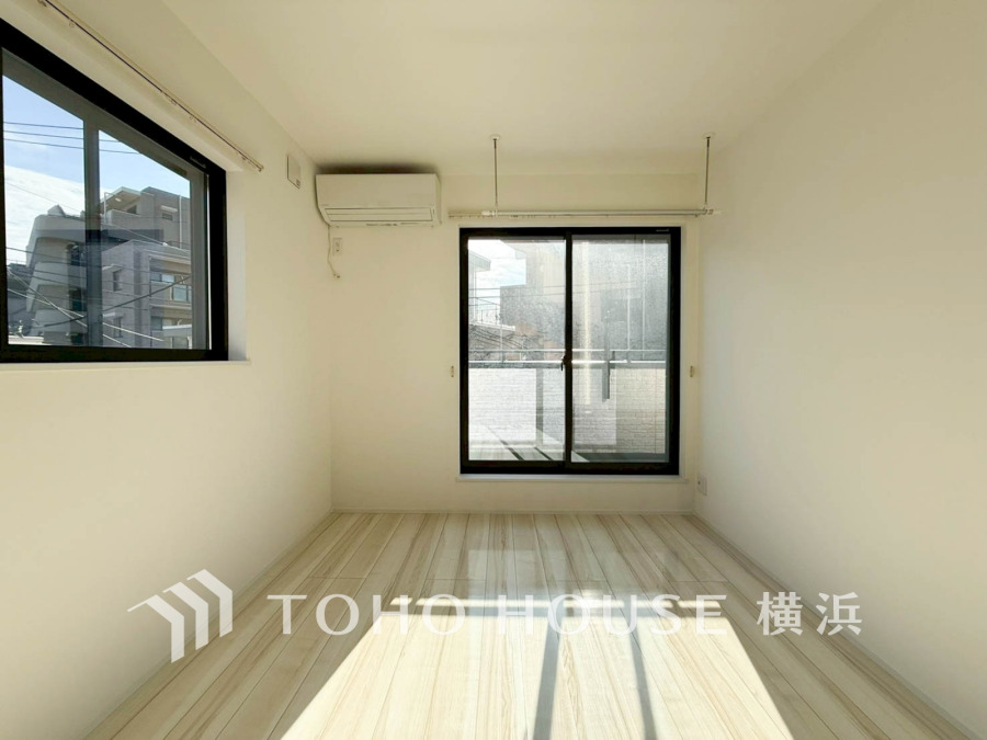 過ぎ行く時間をゆったりと感じることができる落ちついたプライベートルーム。リビングで楽しく過ごした後はゆっくり寛ぎの時間を満喫できます。静かな環境でリラックスタイムを愉しんで。