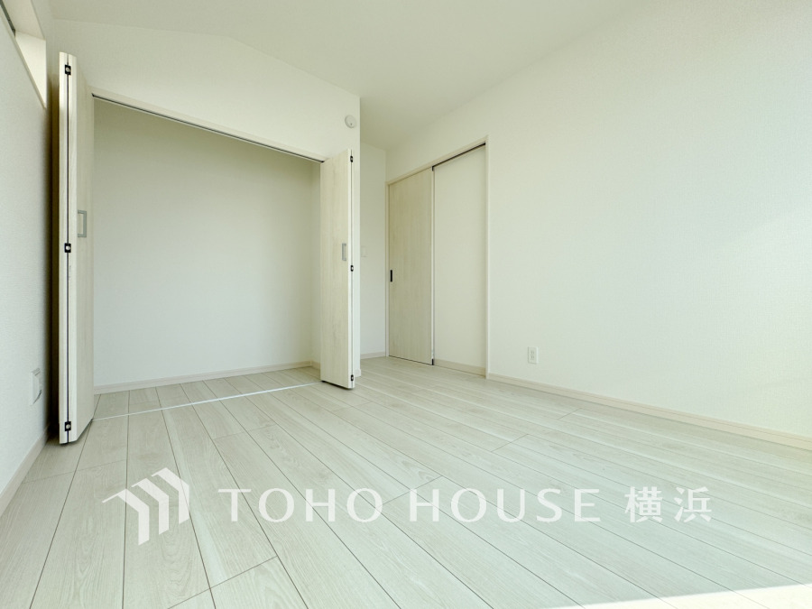 家族一人ひとりの大切なプライベート空間。趣味・感性で個性的に飾って頂けるようシンプルに仕上げてあります。自分時間を充実させながら心豊かなひとときを過ごすための大切な空間。
