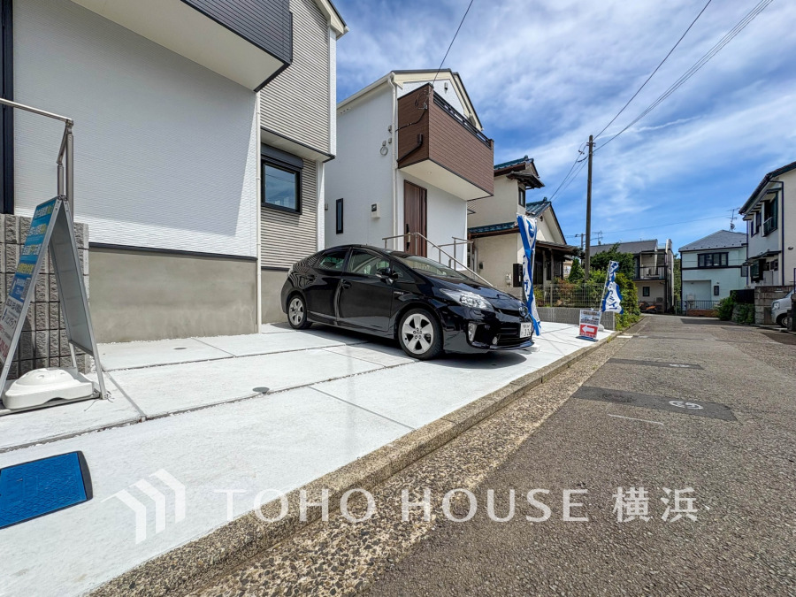 ゆったりとした駐車スペースを確保いたしましたので、大きめのお車でも駐車可能です。自転車やバイクなど、ゆとりのある敷地で置き場所に困ることはないでしょう。