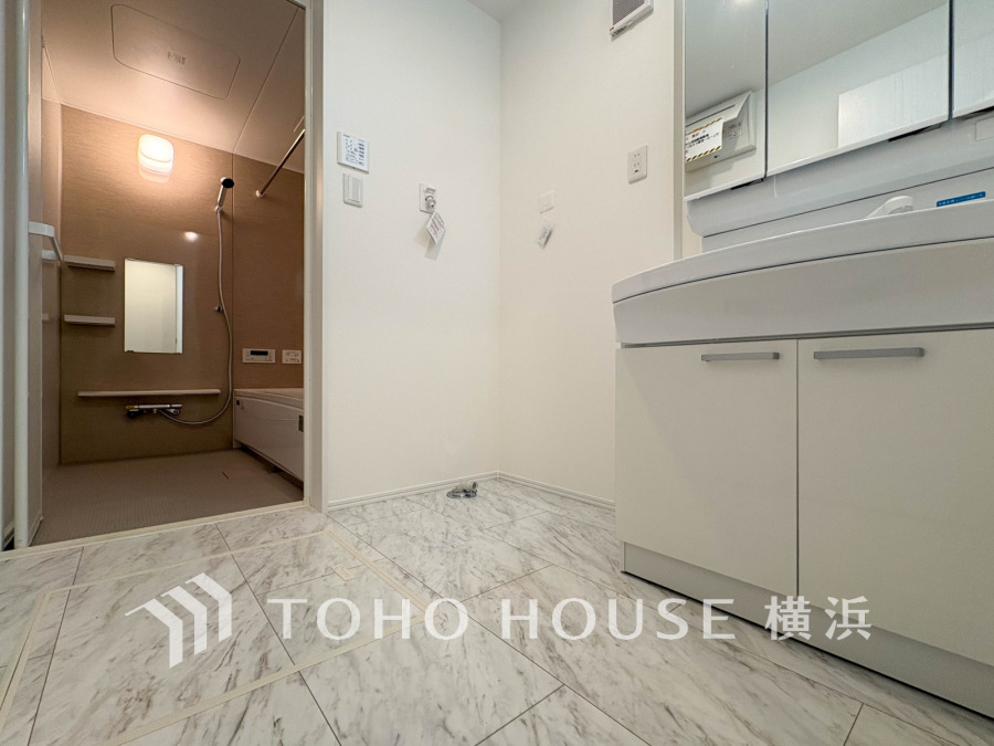 一日の始まりと終わりを心地よく演出してくれる、多彩な機能が備えられたパウダールーム。心地よいリフレッシュ空間です。