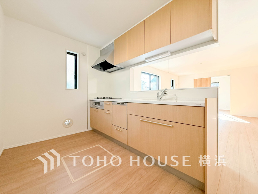 対面キッチンはリビングにいるご家族との会話を楽しみながらお料理ができます。