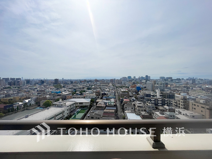 この開放感ある眺望と共に閑静な住宅街の季節感を演出する四季折々の変化を楽しめる心地よい場所となることでしょう。