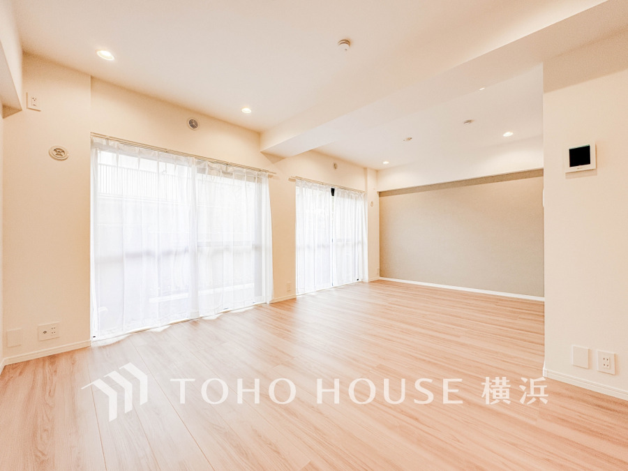 家族みんなが爽やかに健やかに過ごせるように、溢れる光をたっぷり取り込んだリビングダイニング。集いの場、憩いの場としての快適性を求めたやすらぎの空間です。