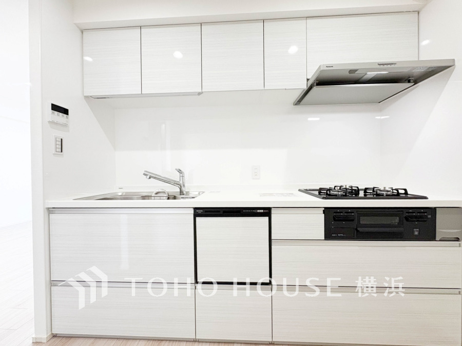 使い勝手の良い設備のキッチンで効率よくお料理もできます。食する料理に家族が舌鼓を打ち自然と笑いが絶えない空気感がそこに広がります。自慢の腕をふるってください。