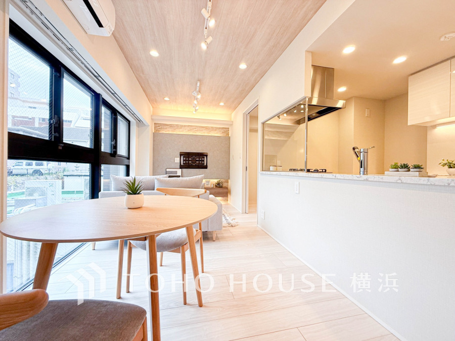 時間のゆとりと空間、爽やかな陽光がもたらす光と風を贅沢なまでに感じる暮らしが始まります。
