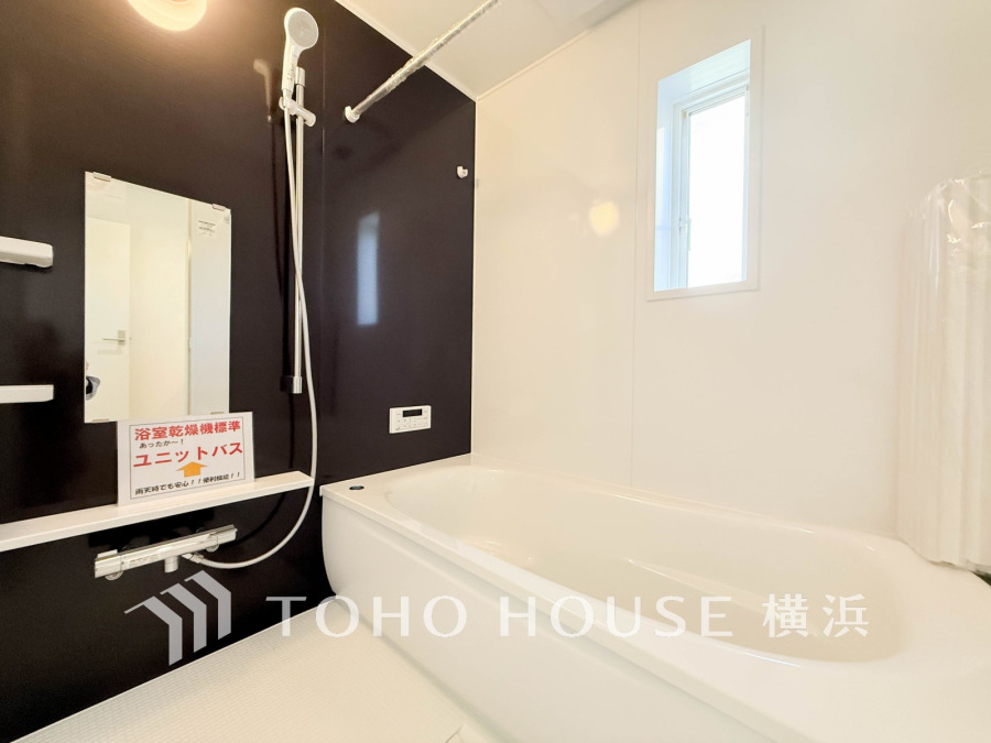 上質が感じられるカラーリングで、清潔な空間美を実現。一日の疲れが癒される優雅なバスタイムを堪能できるゆとりあるバスルームです。