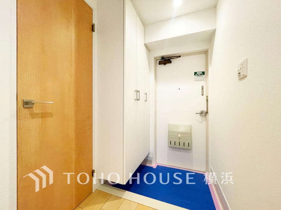 ご家族の帰り、訪れる方を優しく迎え、やすらぎに満ちた生活空間を予感させる。健やかな暮らしを楽しめそう。