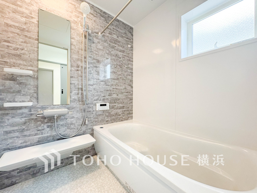 掃除のしやすさ・収納の便利さなど、おふろを使う人、お手入れする人、みんなにとっての「しあわせ性能」を追求したバスルームを採用いたしました。