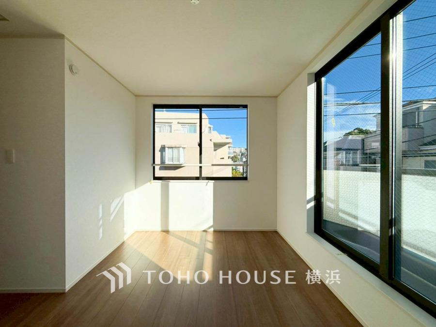 過ぎ行く時間をゆったりと感じることができる落ちついたプライベートルーム。リビングで楽しく過ごした後はゆっくり寛ぎの時間を満喫できます。静かな環境でリラックスタイムを愉しんで。