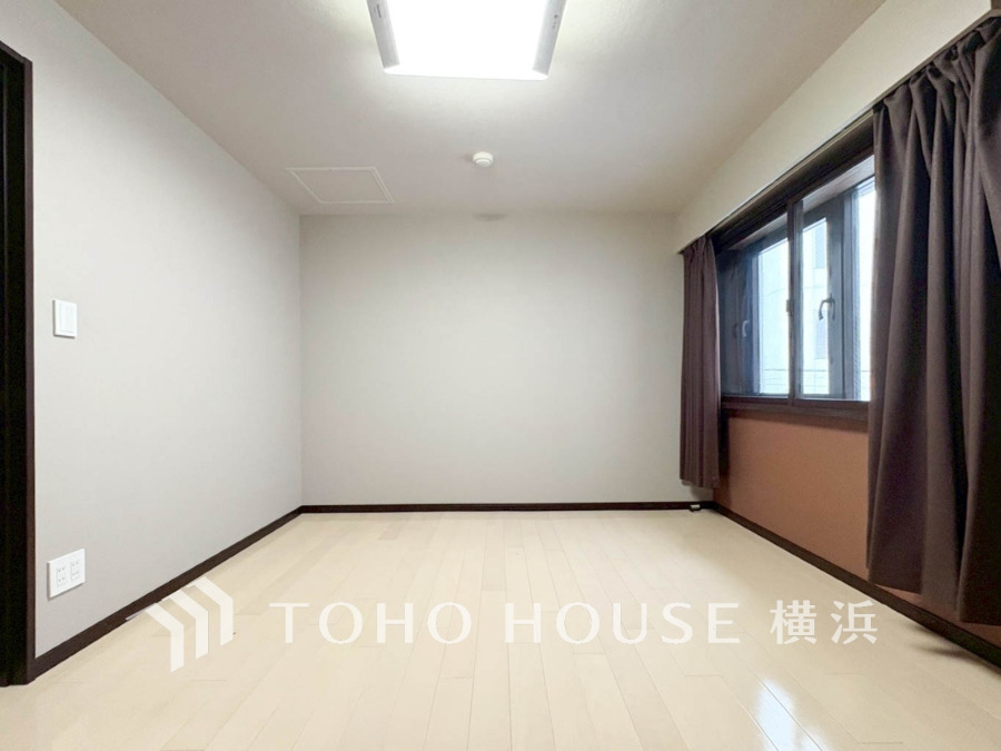 窓からは快適な光を取り入れ、通気性能を上げる事で居心地の良い空間を演出します。多くの時間を過ごす住まいだからこそ、いつも快適な場所であるように心掛けています