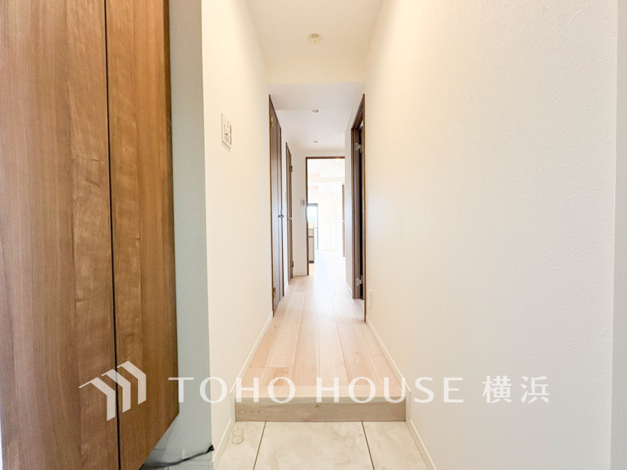 トールサイズのシューズボックスを設置した玄関スペース。
