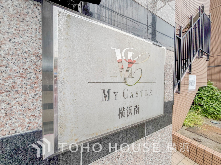 穏やかな風と陽光を導き、プライバシーに配慮された設計プランを採用し、居住性を一段と心地よいものにしています。周辺環境とのコラボレーションにより明るく開放的な空間を演出。