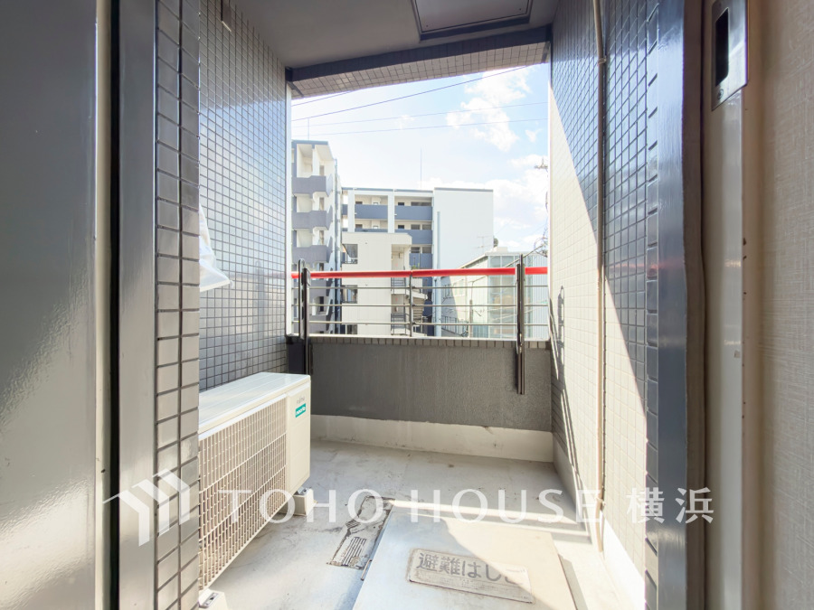 ずっと太陽を感じる事ができるのは、遮るものが視界に無いから。彼方に広がる風景が絵画のように広がります。