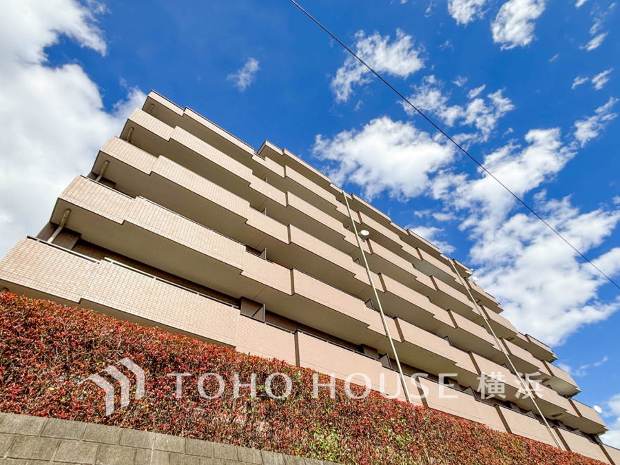 住む人を映し出す洗練された佇まいは、いつまでも輝き続けながらいつしか街の風景に溶け込んでいきます。