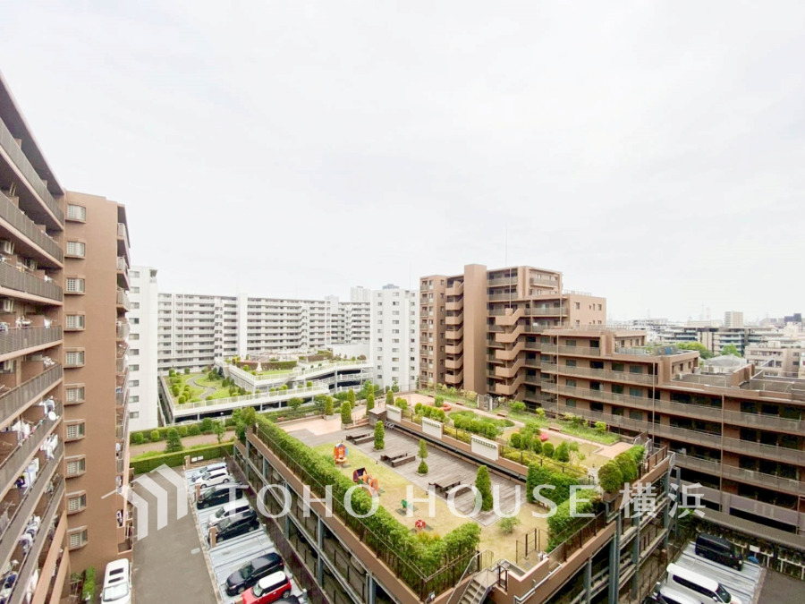 開放感があり、遮るものもなく気持ちのいい景色が広がります。お部屋にも爽やかな風と暖かく柔らかな日差しが差し込み、毎日の暮らしを豊かに彩ります。