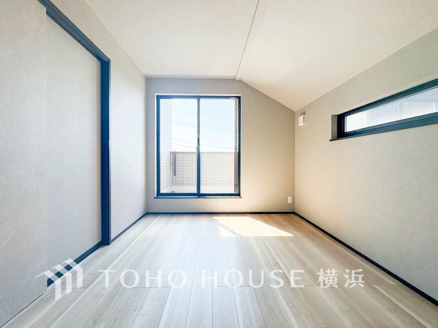 快適に過ごす条件は、一人ひとり違います。飾リ過ぎないシンプルな内装と偏り過ぎないデザインで統一しております。居住していく中でオーナー様だけの【マイホーム】に創り上げて下さい。