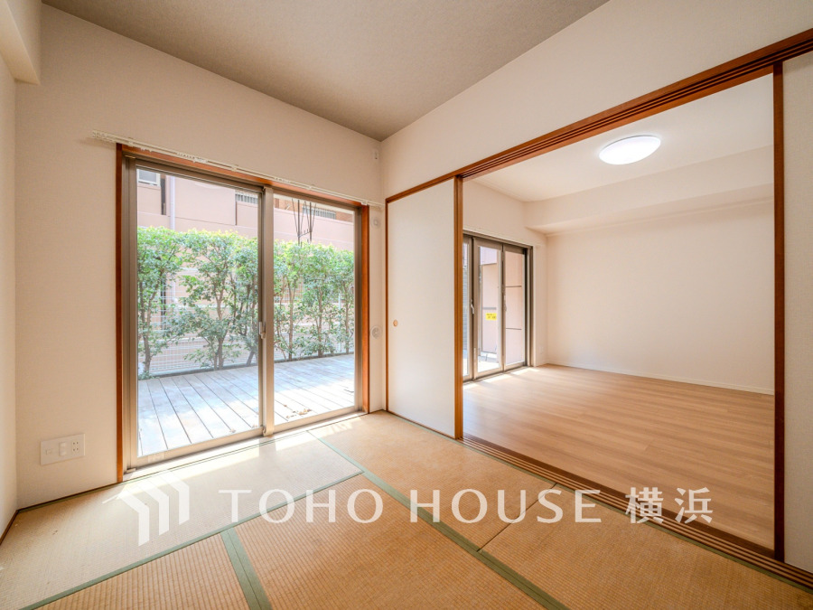 和の空間はあるだけでホッと落ち着ける場所になります。優しい感触の畳の上で寛いだり、お子様と遊んだり、客間としても重宝する居心地の良い空間。