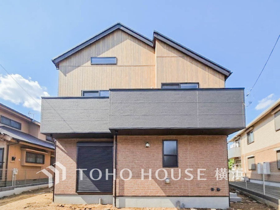 穏やかな風と陽光を導き、プライバシーに配慮された設計プランを採用し、居住性を一段と心地よいものにしています。周辺環境とのコラボレーションにより明るく開放的な空間を演出。