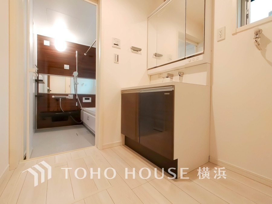 一日の始まりと終わりを心地よく演出してくれる、多彩な機能が備えられたパウダールーム。心地よいリフレッシュ空間です。