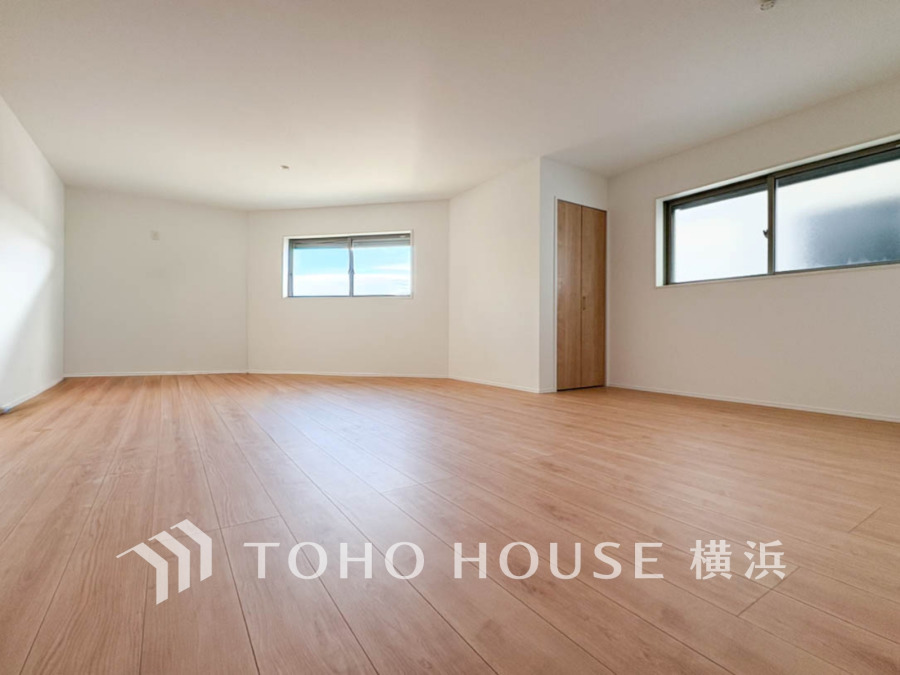 光と風があふれる開放的なリビングダイニングには自然と家族みんなが集まってきます。明るく穏やかな空気の中で飲んだり、食べたり、笑ったり。