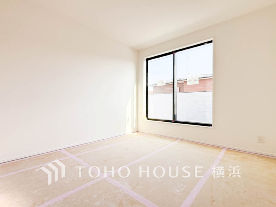 【2026年3月撮影】家族一人ひとりの大切なプライベート空間。趣味・感性で個性的に飾って頂けるようシンプルに仕上げてあります。自分時間を充実させながら心豊かなひとときを過ごすための大切な空間。