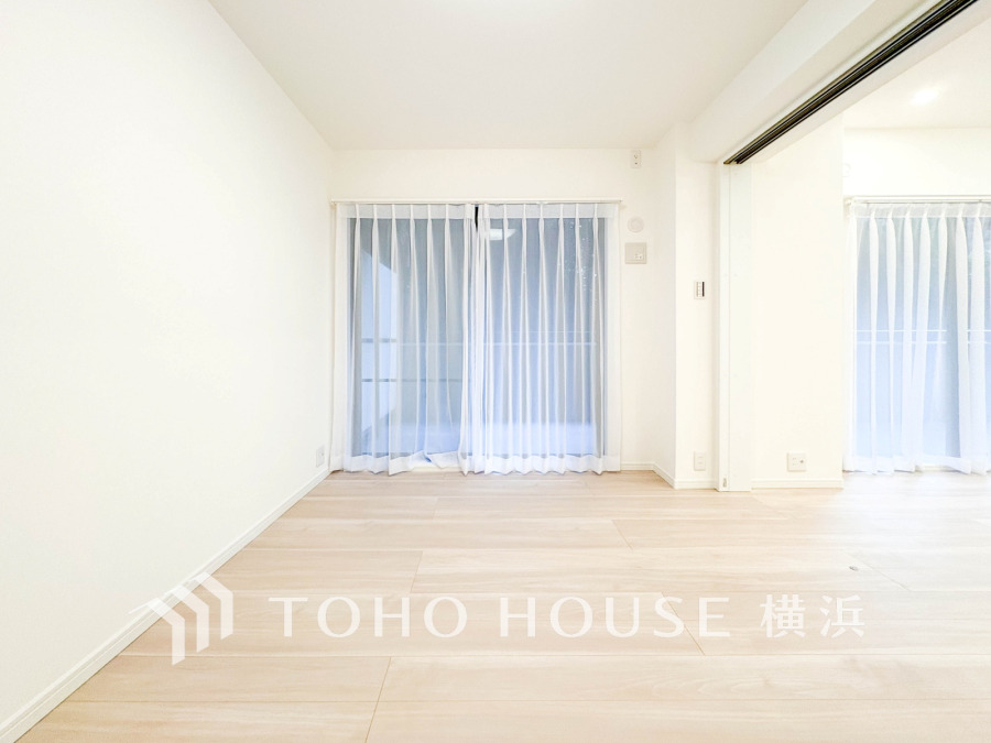 大きな窓からは快適な光を取り入れ、通気性能を上げる事で居心地の良い空間を演出します。多くの時間を過ごす住まいだからこそ、いつも快適な場所であるように心掛けています。