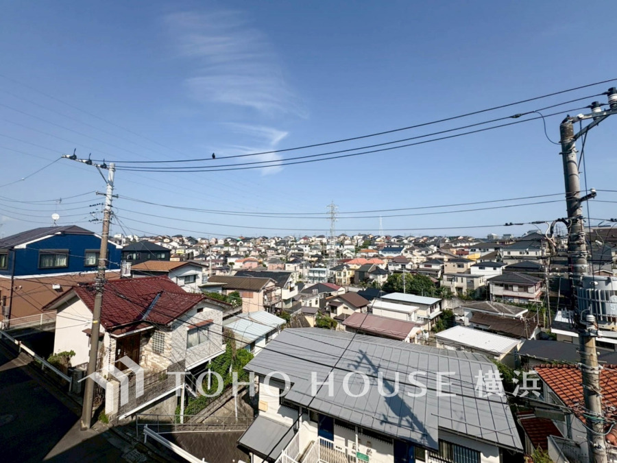 ずっと太陽を感じる事ができるのは、遮るものが視界に無いから。彼方に広がる風景が絵画のように広がります。