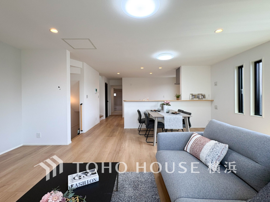 オープンでのびやかな空間を生み出す、こだわりの「広がり」と「ゆとり」。家族と過ごす時間を大切にした住空間♪