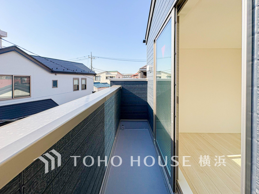 気持ちのいい空が見渡せるバルコニー。爽やかな風を感じて、心躍る素敵な暮らしがはじまります。
