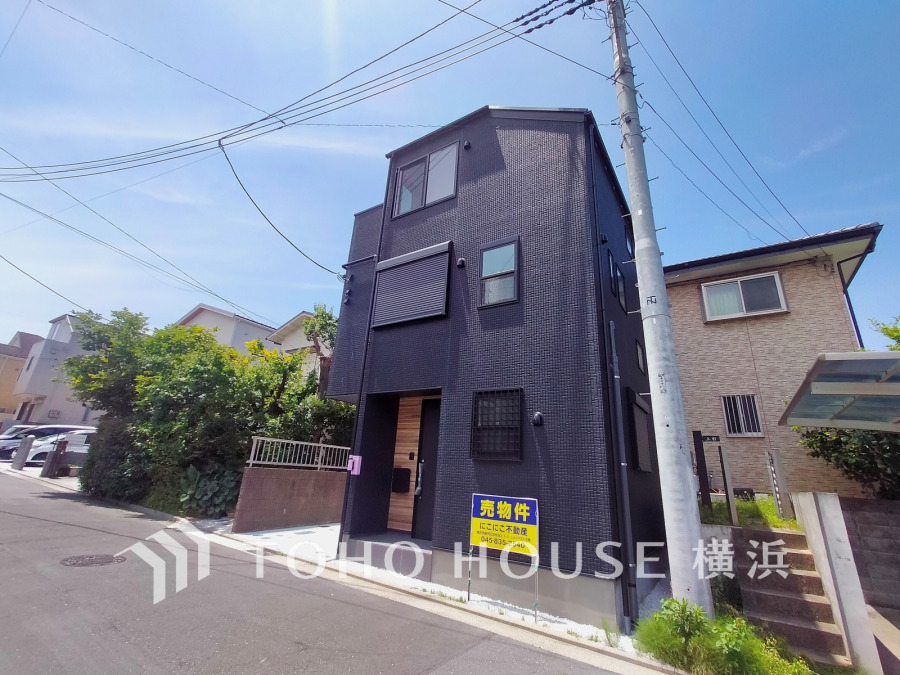 風を感じ青い空から太陽の恵みを感じる温もり溢れる佇まい。住む人を映し出す洗練された佇まいは、いつまでも輝き続けながらいつしか街の風景に溶け込んでいきます。