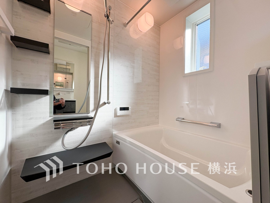 快適な使い心地とゆとりある空間が1日の疲れを解きほぐすバスルーム。空間も浴槽もゆったりのびのび使えるゆとり設計。広く感じるゆとり設計で快適なリラックスタイムを過ごせます。