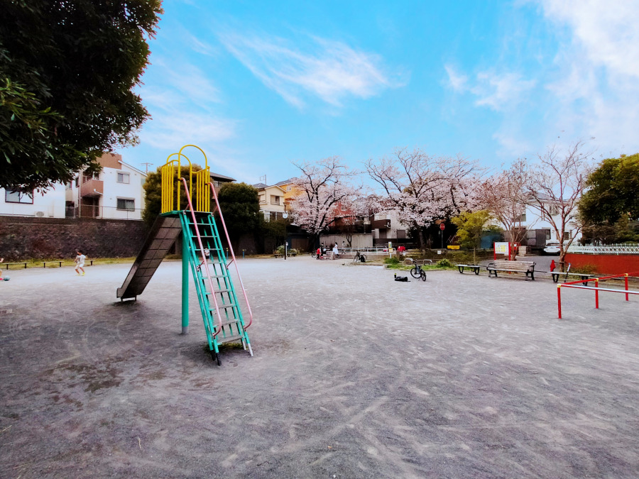 法泉二丁目公園　約350ｍ