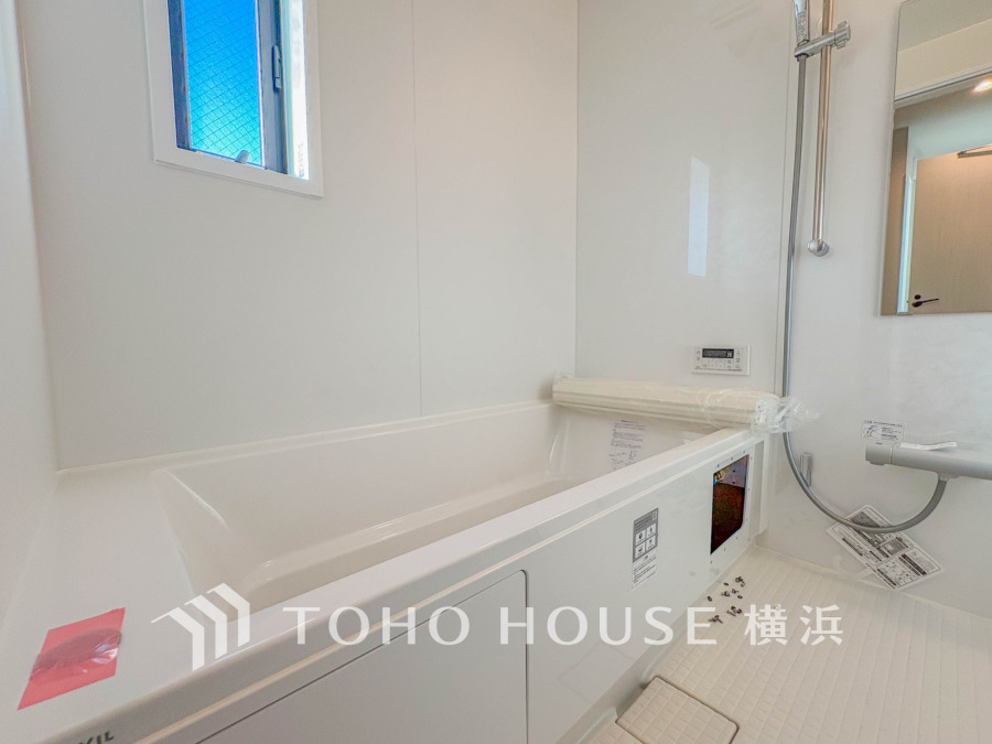快適な使い心地とゆとりある空間が1日の疲れを解きほぐすバスルーム。空間も浴槽もゆったりのびのび使えるゆとり設計。広く感じるゆとり設計で快適なリラックスタイムを過ごせます。
