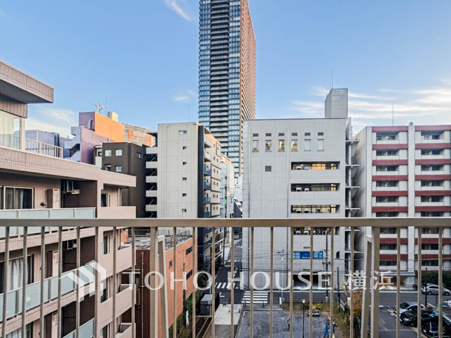 手を伸ばせば、ふれることが出来そうな環境が、そのままインテリアになったような開放的な空間。