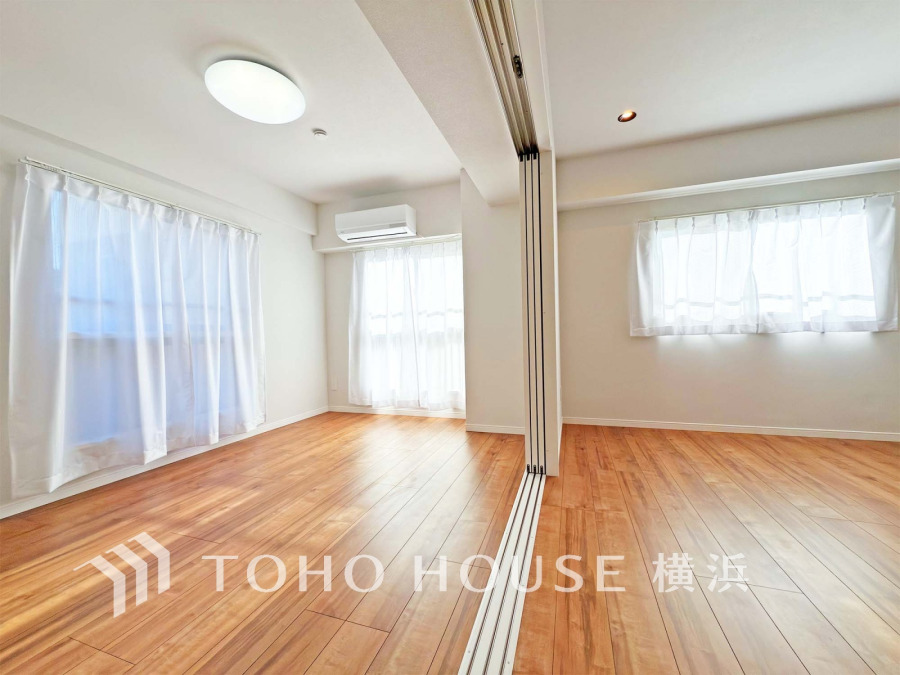 ひとりの時間をゆったり過ごしたり、静かな環境で趣味に打ち込んだり、自分時間を快適に過ごすプライベートルーム。大きな窓で彩られた空間は、心地よい風と伸びやかな眺めを愉しむ特等席に。 