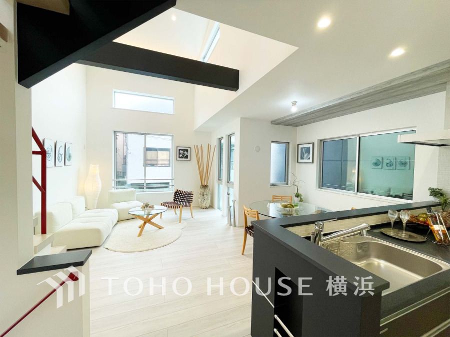 ここから始まる「日常」はご家族にとって大切で貴重な時間。少しでも豊かに、少しでも快適に。そんな想いを大切にした本邸宅は、これから先のお住まいをきっと支えてくれるはずです。