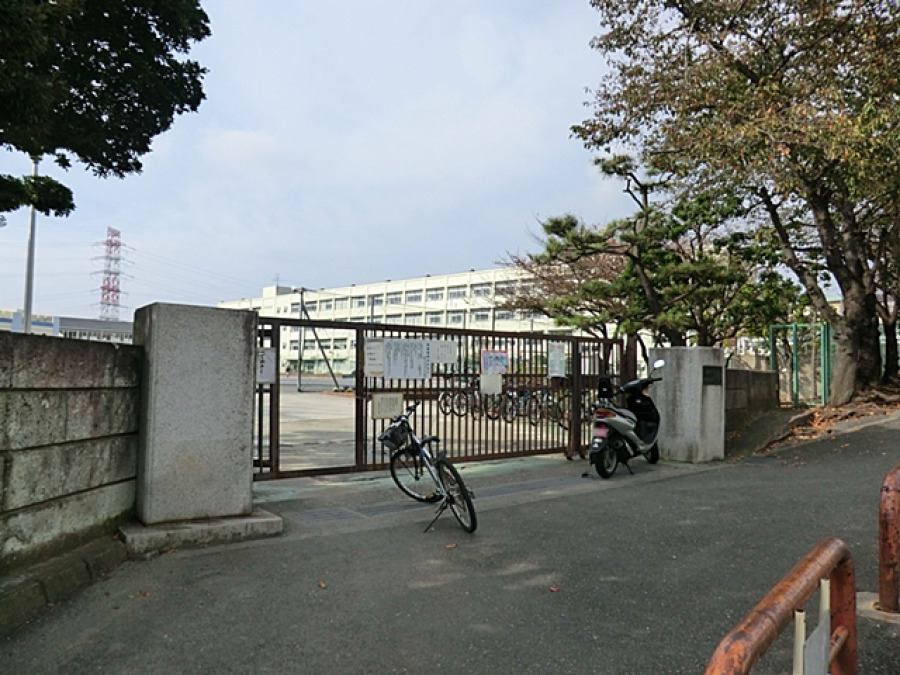 横浜市立東希望が丘小学校…約800ｍ