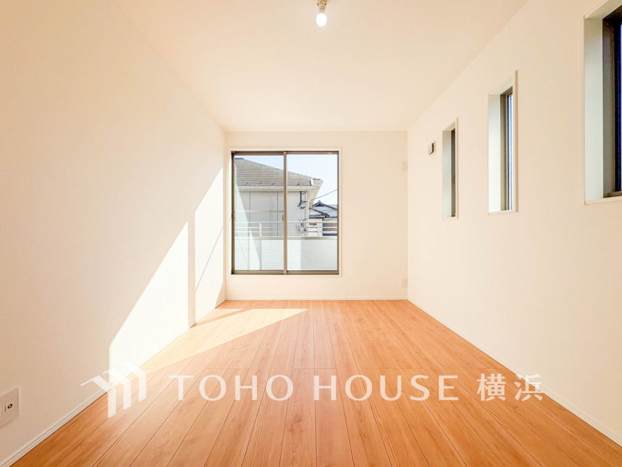 家族一人ひとりの大切なプライベート空間。趣味・感性で個性的に飾って頂けるようシンプルに仕上げてあります。自分時間を充実させながら心豊かなひとときを過ごすための大切な空間。