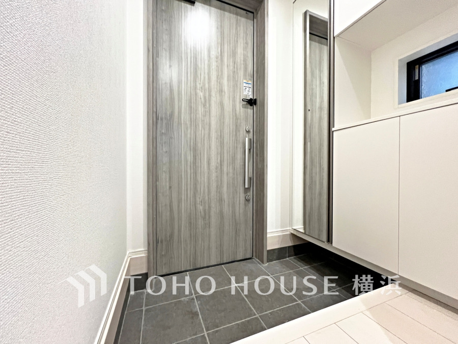 居住者の帰り、訪れる方を優しく迎え、やすらぎに満ちた生活空間を予感させる。健やかな暮らしを楽しめそう。