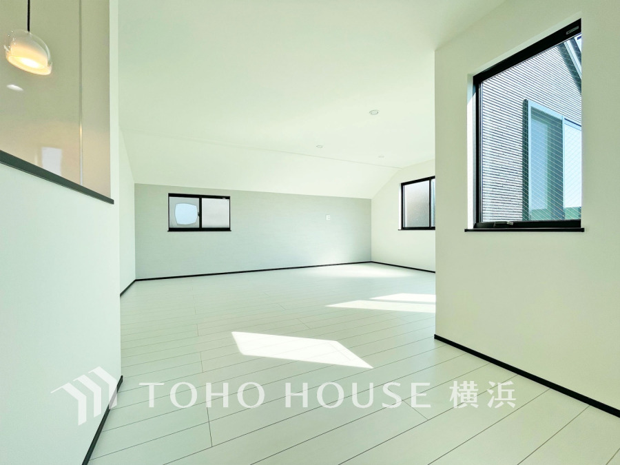 上質な時間を育む暮らしのメインステージ。寛ぎとコミュニケーションを育む居心地のよい場所。ここで楽しむ家族の時間が絆をより深めてくれそうです。