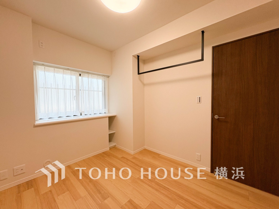 穏やかな風と陽光を導き、プライバシーに配慮された設計プランを採用し、居住性を一段と心地よいものにしています。明るく開放的な空間を演出しております。