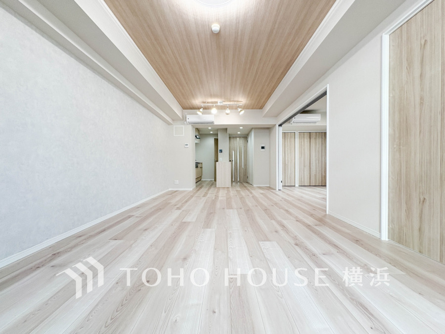 快適に過ごす条件は、一人ひとり違います。飾リ過ぎないシンプルな内装と偏り過ぎないデザインで統一しております。居住していく中でオーナー様だけの【マイホーム】に創り上げて下さい。