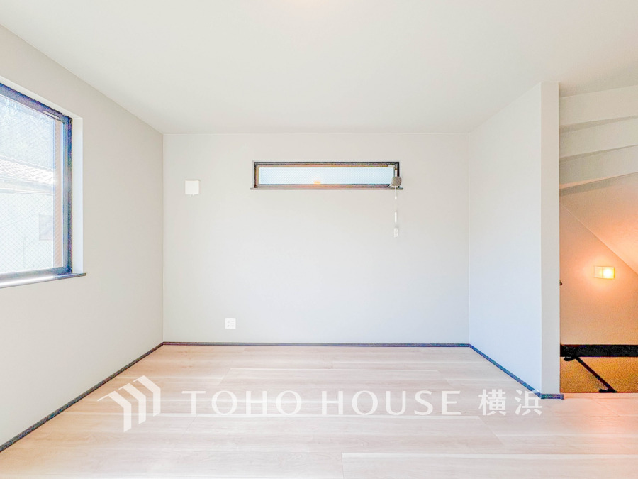 光と風が溢れる開放的なリビングダイニングには自然と家族みんなが集まってきます。明るく穏やかな空気の中で飲んだり、食べたり、笑ったり。