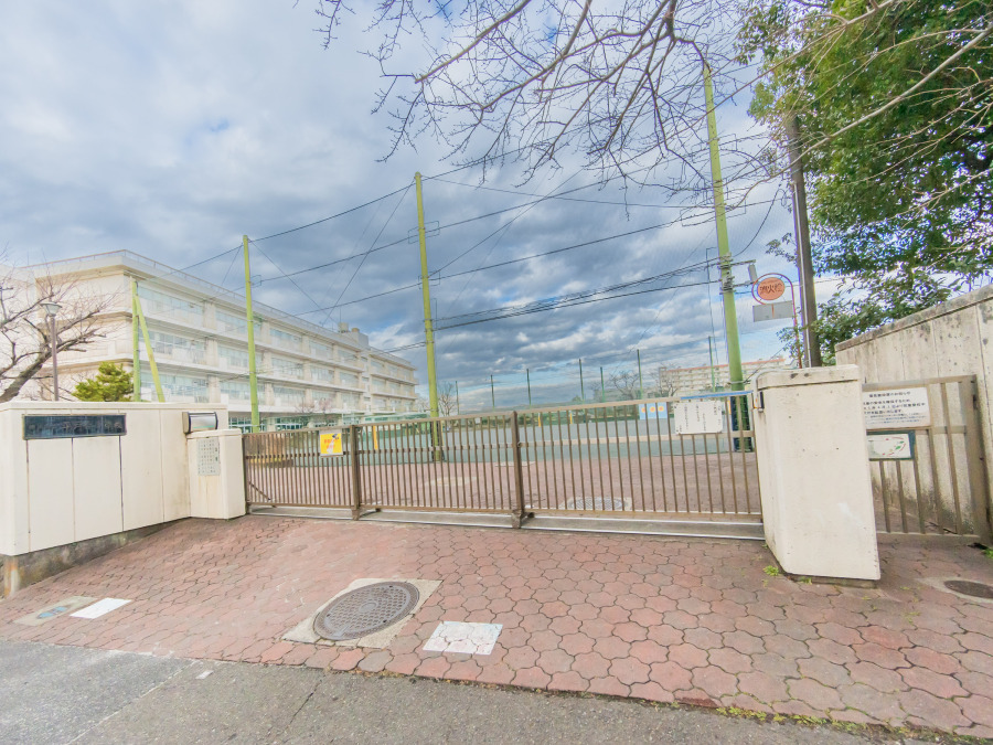 横浜市立平戸台小学校　約700ｍ