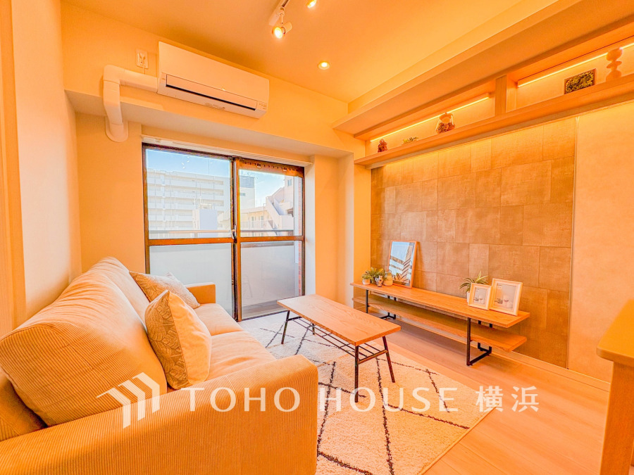 ここにはみんなが集い、食事と楽しい会話が始まる。話に夢中になりすぎて、ついつい時を忘れてしまう。そんな束の間の幸せを感じさせてくれる場所。