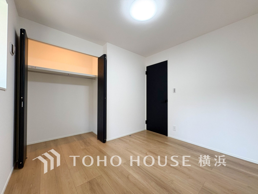 家族一人ひとりの大切なプライベート空間。趣味・感性で自由に演出できるよう、シンプルに仕上げた空間。暮らし心地を大きく左右する収納を、適材適所に配置し、使い勝手にも考慮しました。