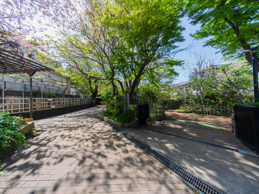 安部幼稚園　約600ｍ