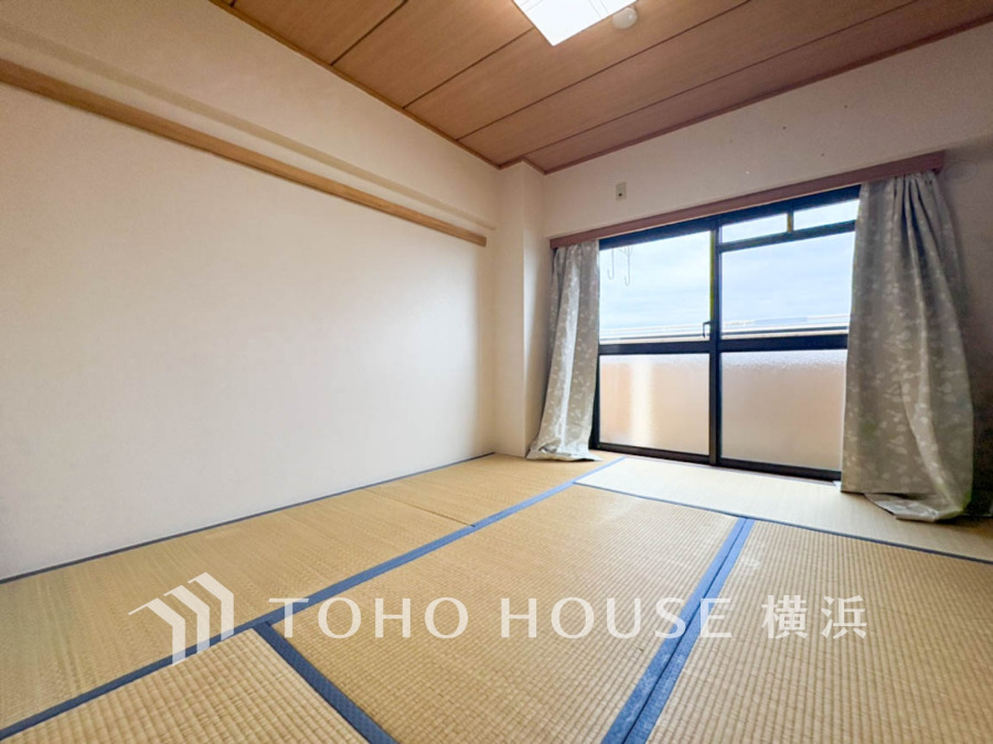 和の空間はあるだけでホッと落ち着ける場所になります。優しい感触の畳の上で寛いだり、お子様と遊んだり、客間としても重宝する居心地の良い空間。