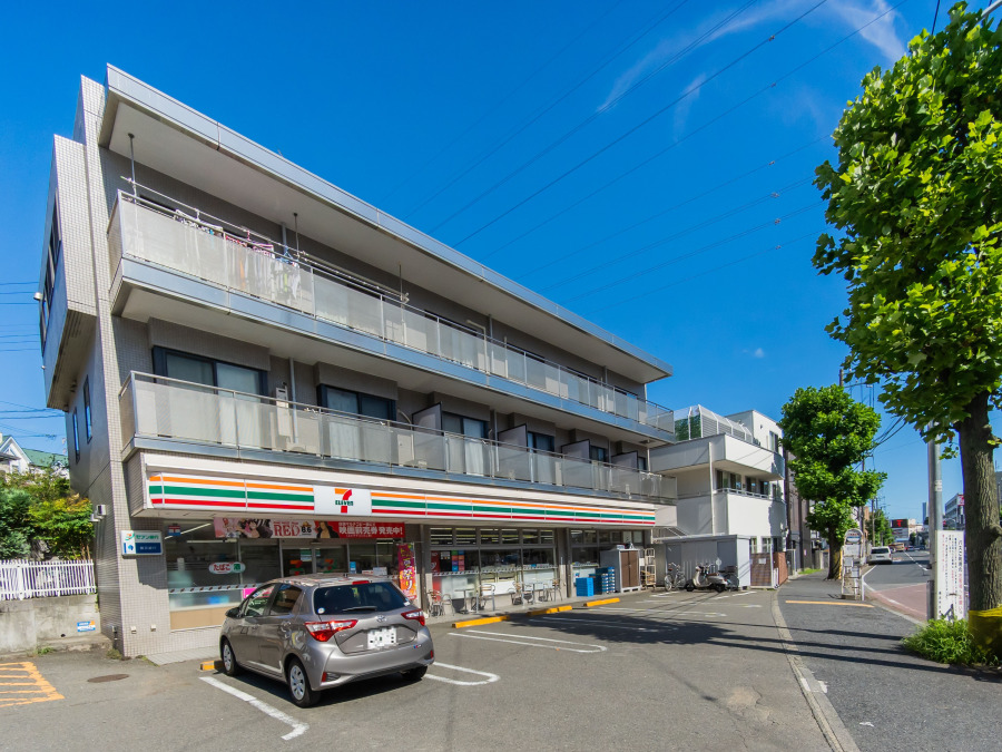 セブン-イレブン 横浜岸根公園店まで 約450m