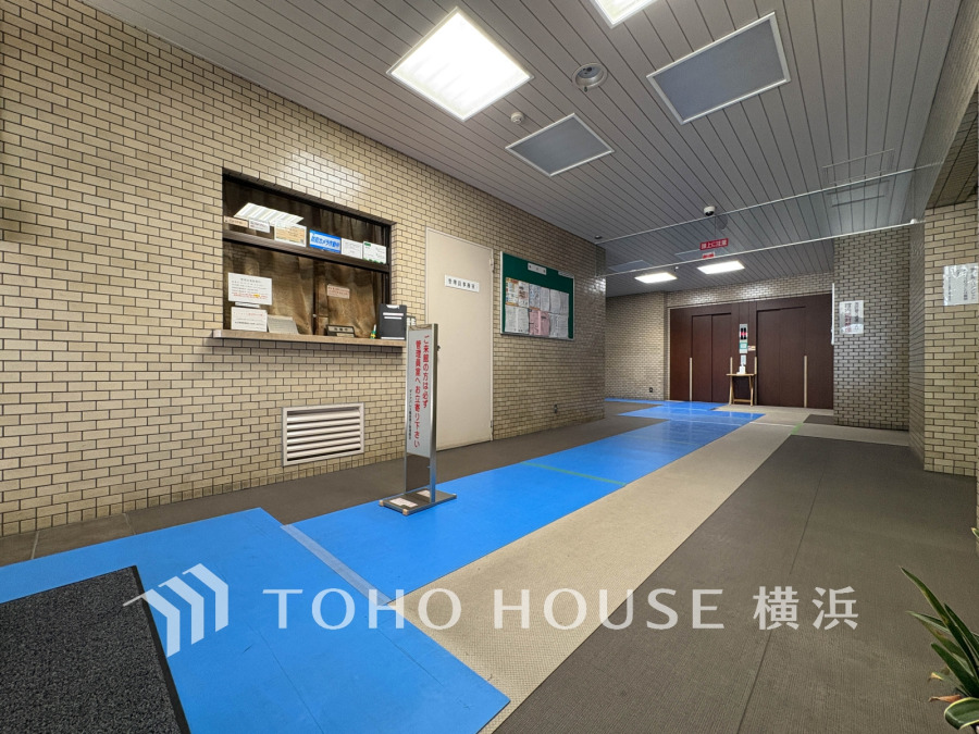 管理体制良好で安心感のあるエントランス。総戸数204戸のビッグコミュニティです。
